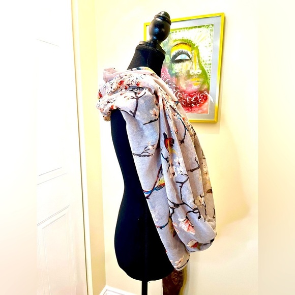 ✅🆒🧣🩶🐦 Simons infinity scarf w/ bird &  branches motif, light grey base fabric - Picture 7 of 10